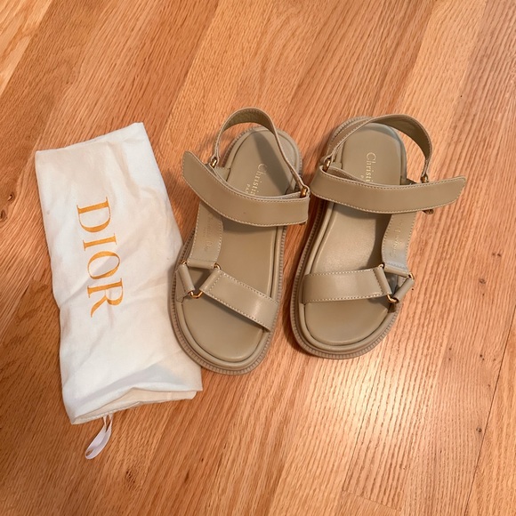 Dad style Tan Sandals - Picture 1 of 4